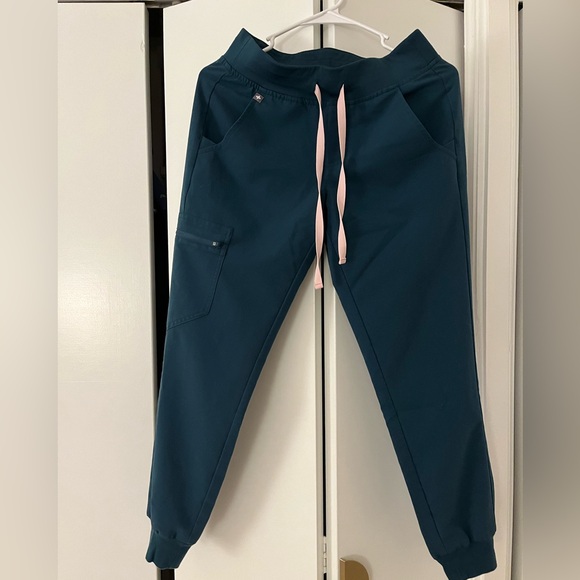 Figs Zamora XS petite in Caribbean - Picture 2 of 3